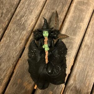 Witch Figurine in Black and Green - scooter 🛴 light